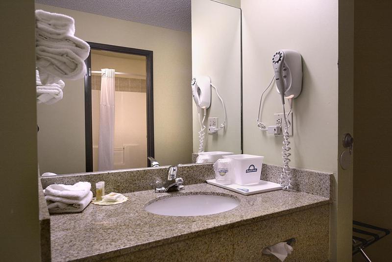 Days Inn By Wyndham Carbondale Rom bilde